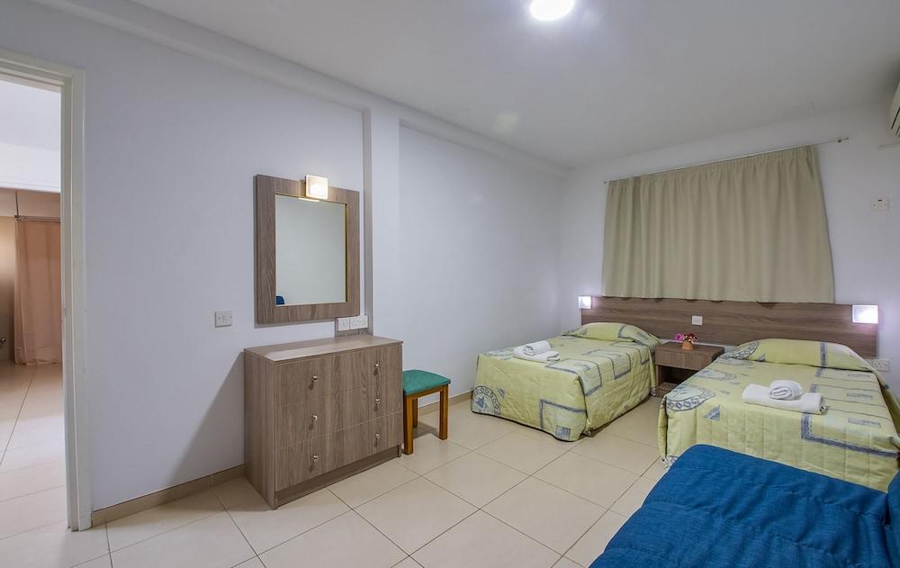 أيا نابا Green Bungalows Hotel Apartments المظهر الخارجي الصورة