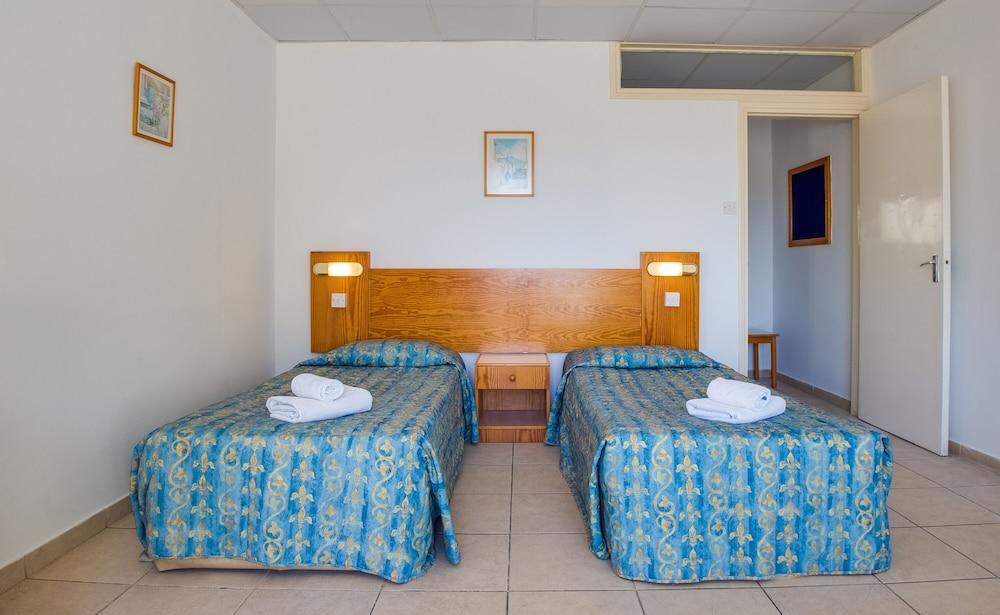 أيا نابا Green Bungalows Hotel Apartments المظهر الخارجي الصورة
