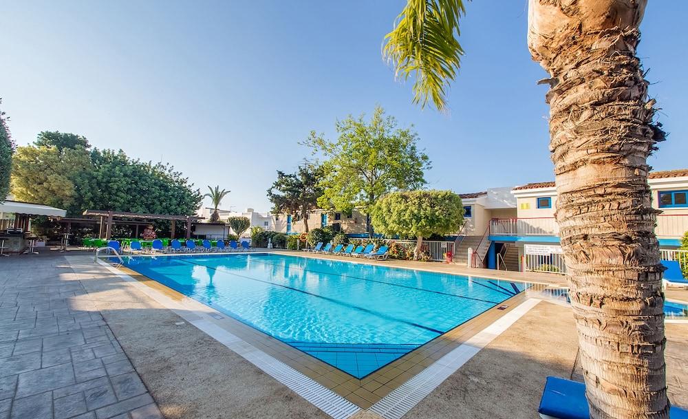 أيا نابا Green Bungalows Hotel Apartments المظهر الخارجي الصورة