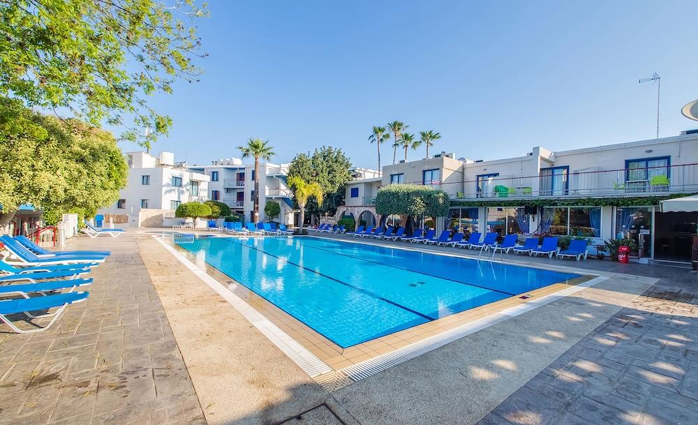 أيا نابا Green Bungalows Hotel Apartments المظهر الخارجي الصورة