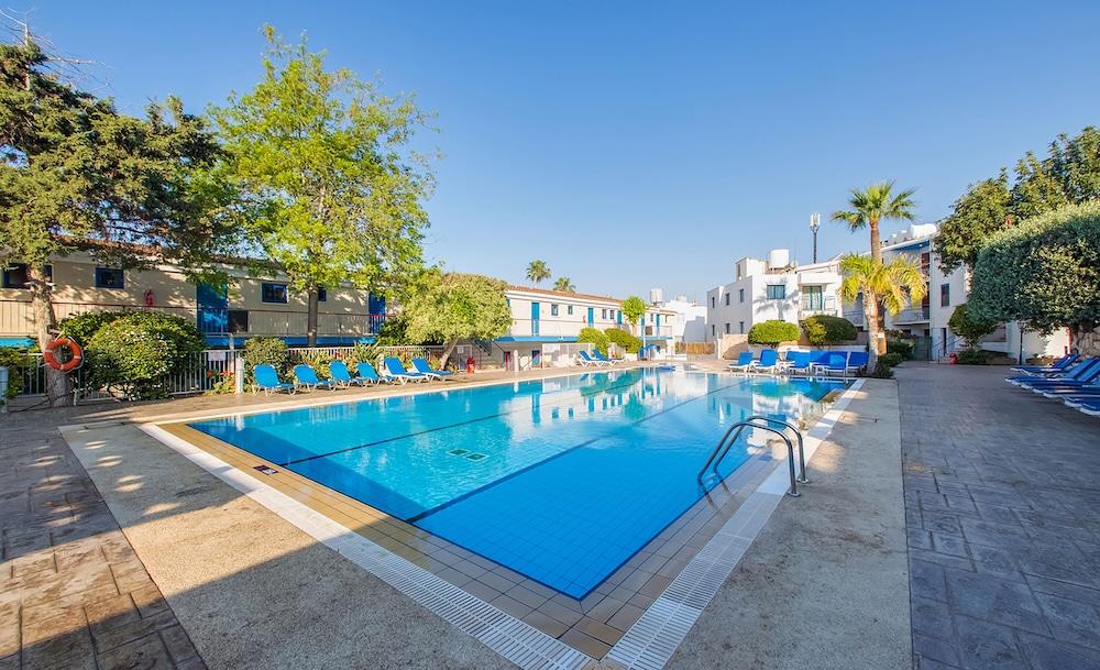 أيا نابا Green Bungalows Hotel Apartments المظهر الخارجي الصورة