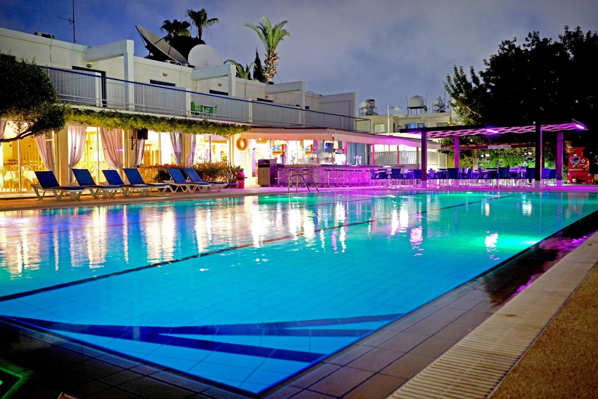 أيا نابا Green Bungalows Hotel Apartments المظهر الخارجي الصورة