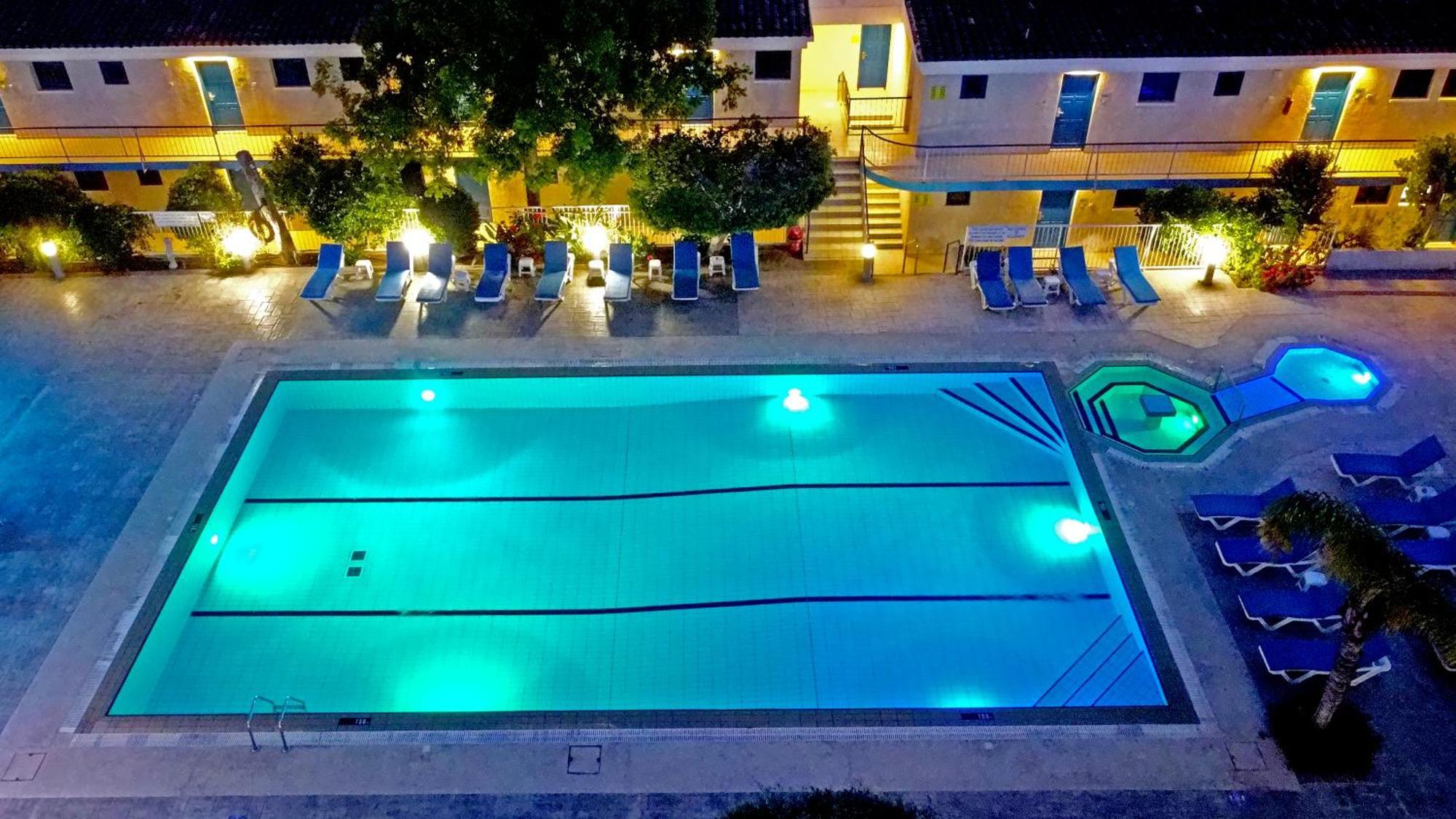 أيا نابا Green Bungalows Hotel Apartments المظهر الخارجي الصورة