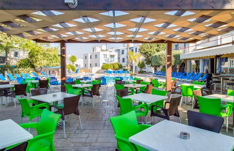 أيا نابا Green Bungalows Hotel Apartments المظهر الخارجي الصورة